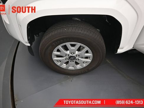 Used 2024 Toyota Tacoma SR5 AWD/4WD image 32