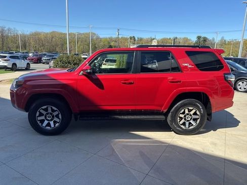 Used 2023 Toyota 4Runner TRD Off-Road Premium w/ Moonroof Package AWD/4WD image 4