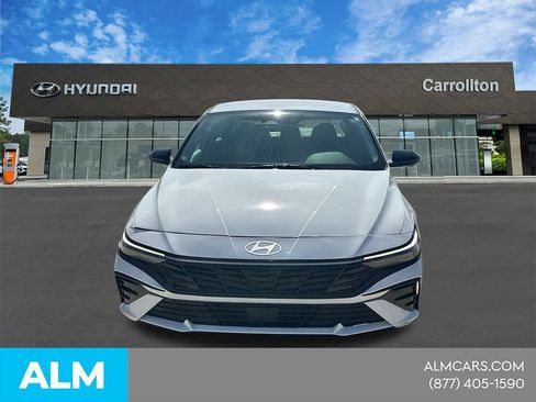 Used 2025 Hyundai Elantra Sport FWD image 2