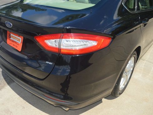 Used 2016 Ford Fusion SE FWD image 9