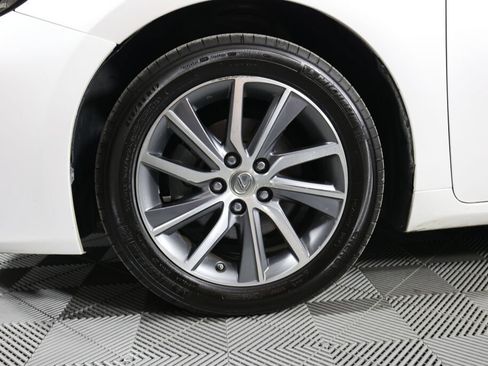 Used 2016 Lexus ES 300h w/ Luxury Package w/Wood Trim FWD image 9
