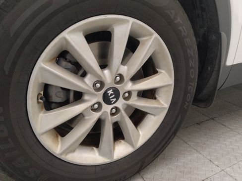 Used 2020 Kia Sorento L FWD image 31
