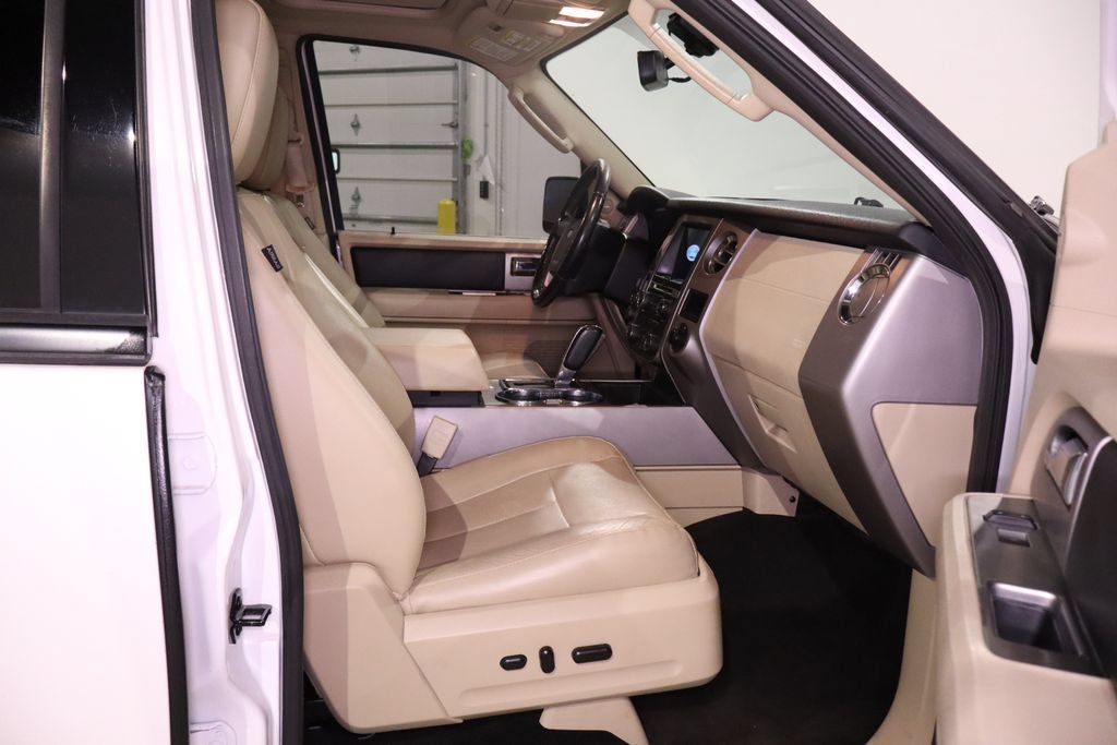 Used 2017 Ford Expedition EL Limited w/ Equipment Group 301A AWD/4WD image 18