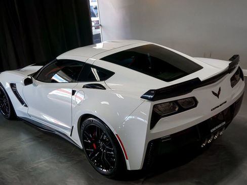 Used 2015 Chevrolet Corvette Z06 w/ Z07 Performance Package image 56