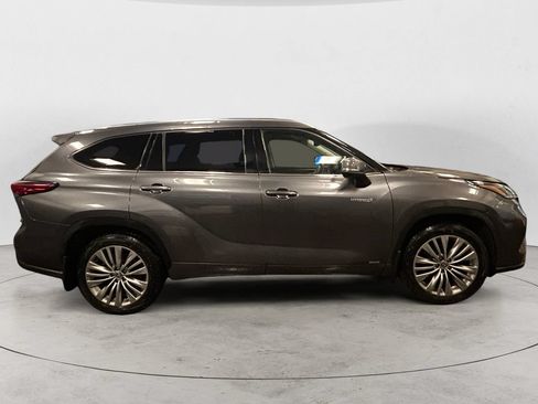 Used 2021 Toyota Highlander Platinum AWD/4WD image 6