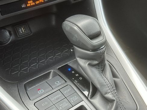 Used 2025 Toyota RAV4 LE image 21
