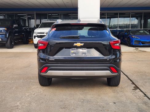 Certified 2025 Chevrolet Trax LT FWD image 7