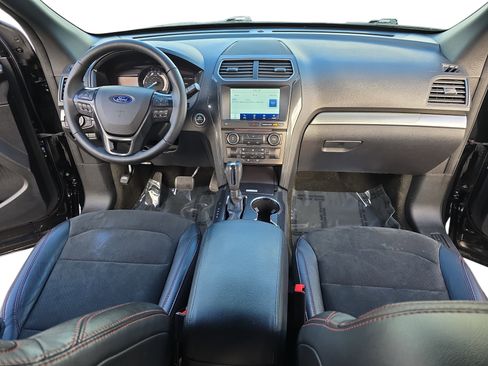 Used 2018 Ford Explorer XLT w/ Equipment Group 202A image 9