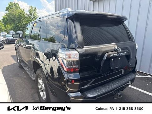 Used 2017 Toyota 4Runner SR5 AWD/4WD image 9