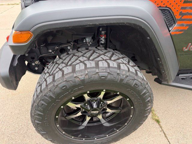 Used 2024 Jeep Gladiator Mojave w/ Convenience Group AWD/4WD image 10
