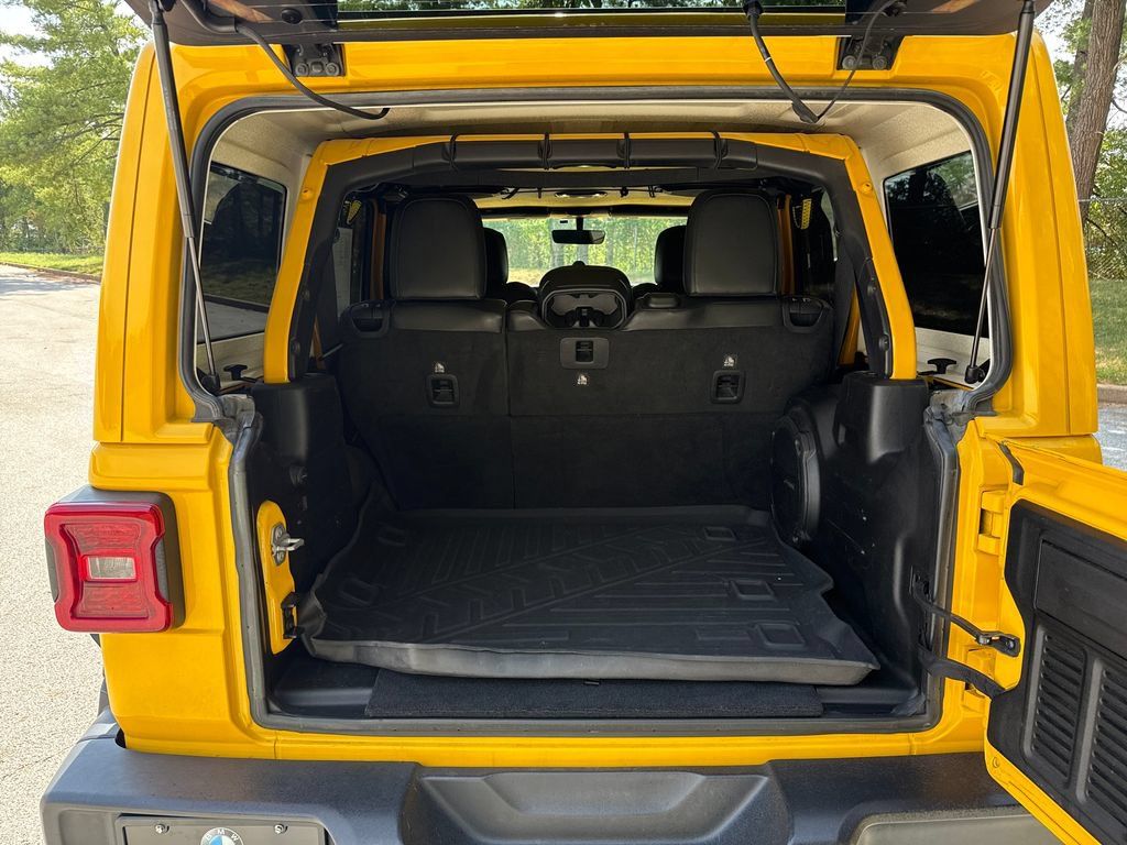 Used 2019 Jeep Wrangler Unlimited Sahara w/ Uconnect 4C Nav & Sound Group AWD/4WD image 27