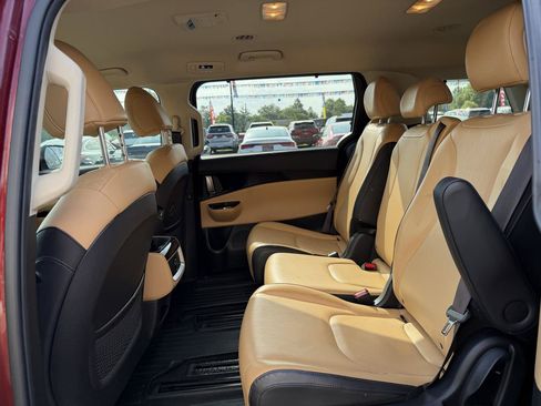 Used 2022 Kia Carnival EX FWD image 17