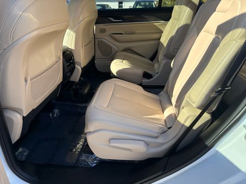 Used 2022 Jeep Grand Cherokee L Limited image 13