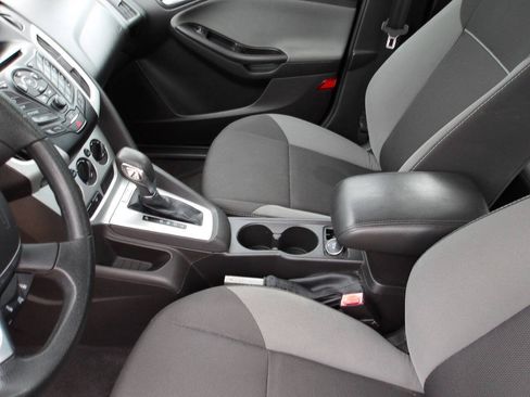 Used 2013 Ford Focus SE FWD image 17