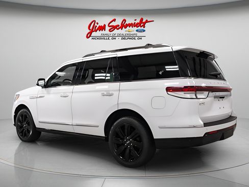 Used 2023 Lincoln Navigator Reserve AWD/4WD image 4
