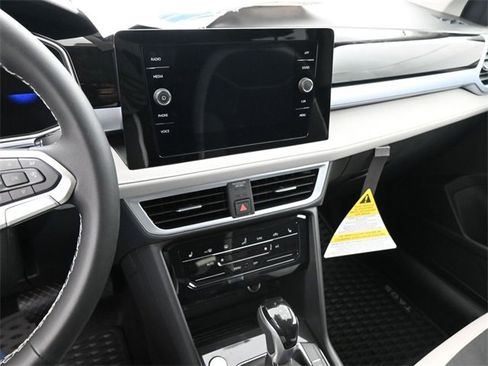 New 2025 Volkswagen Taos SE image 3