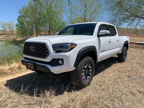 Used 2023 Toyota Tacoma TRD Off-Road AWD/4WD image 9