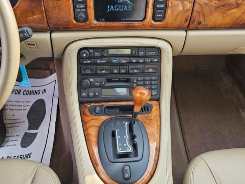 Used 2003 Jaguar XK8 Convertible image 14