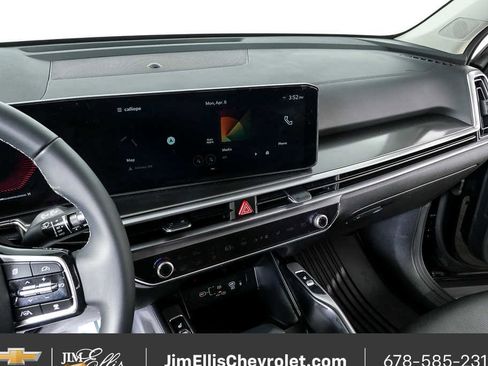 Used 2025 Kia Sorento S image 12
