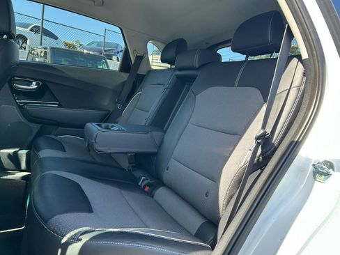 Used 2022 Kia Niro EX FWD image 50