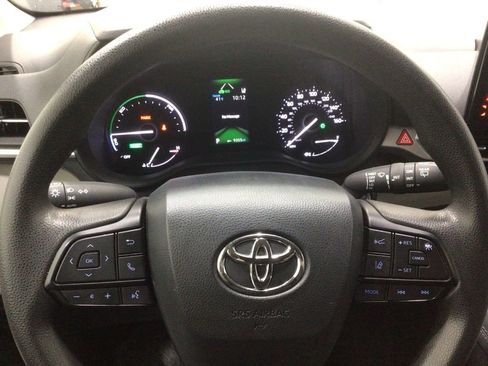 Used 2024 Toyota Sienna LE image 9