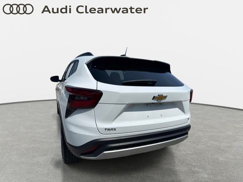 Used 2024 Chevrolet Trax LT w/ Driver Confidence Package FWD image 8