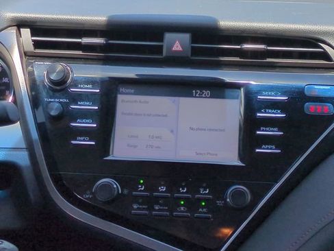 Used 2018 Toyota Camry LE FWD image 19