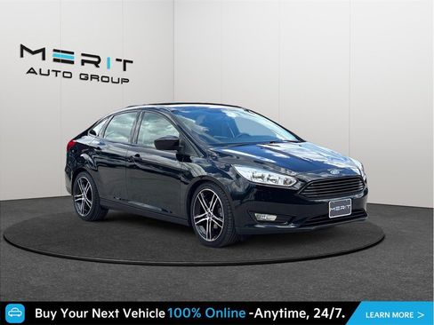 Used 2018 Ford Focus SE w/ SE Appearance Package FWD image 1