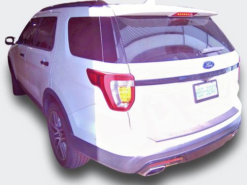 Used 2017 Ford Explorer Sport w/ Equipment Group 401A AWD/4WD image 4