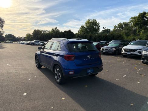 Certified 2024 Hyundai Venue SEL FWD image 3