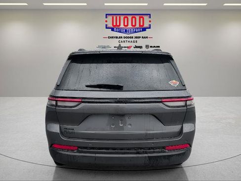 Used 2024 Jeep Grand Cherokee Altitude AWD/4WD image 4