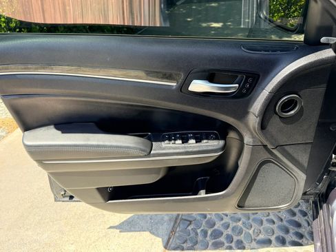 Used 2016 Chrysler 300 C RWD image 11