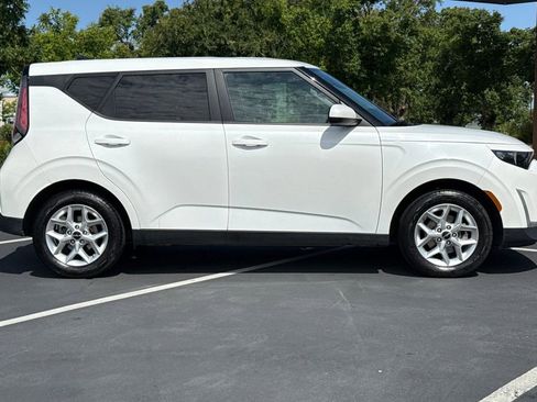 Used 2024 Kia Soul LX w/ Option Group 015 FWD image 10