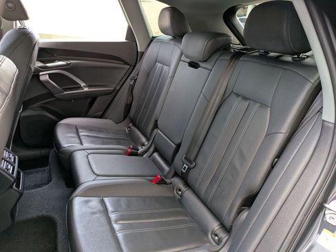 Used 2025 Audi Q5 Premium w/ Convenience Package image 31