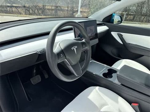 Used 2021 Tesla Model Y Long Range image 10