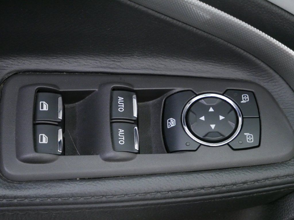 Used 2015 Ford Explorer XLT w/ Equipment Group 202B AWD/4WD image 21