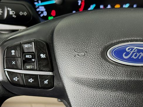 Used 2020 Ford Escape SE image 13