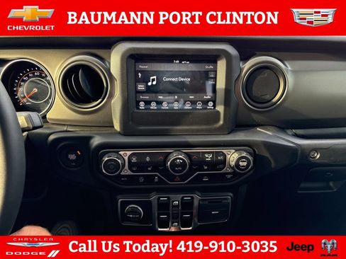 Used 2023 Jeep Gladiator Sport AWD/4WD image 18