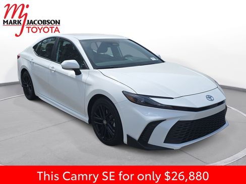 Used 2025 Toyota Camry SE image 5