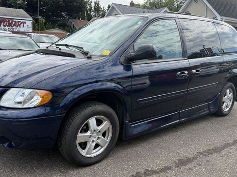 Used 2005 Dodge Grand Caravan SXT FWD image 3
