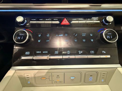 Used 2025 Hyundai Santa Fe Calligraphy AWD/4WD image 41