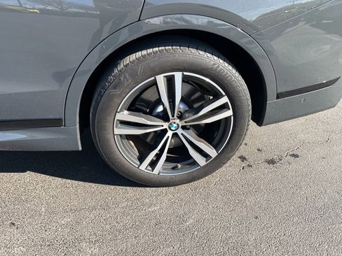 Used 2022 BMW X7 M50i image 21