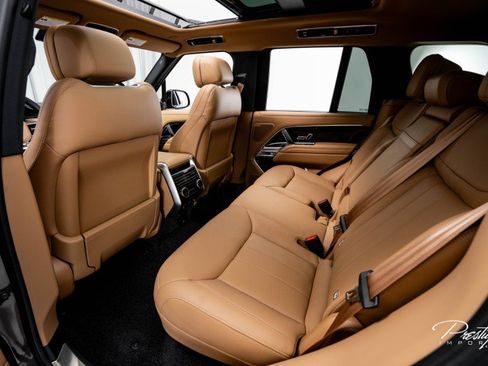 Used 2025 Land Rover Range Rover SE image 46