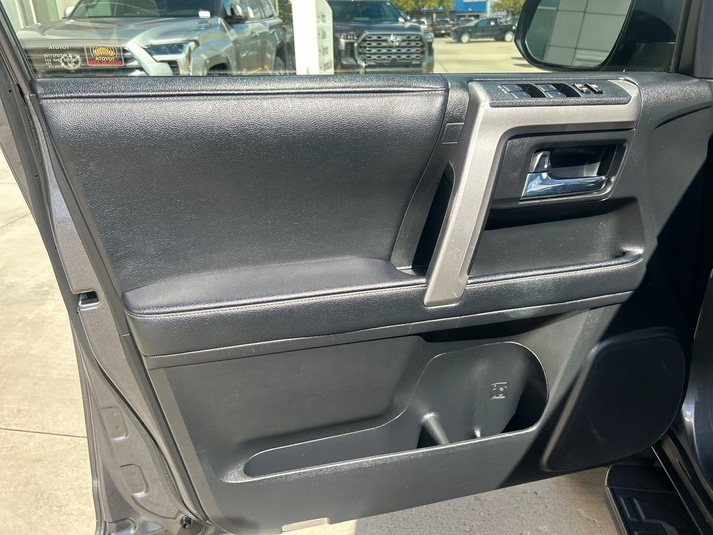Certified 2020 Toyota 4Runner SR5 Premium AWD/4WD image 11
