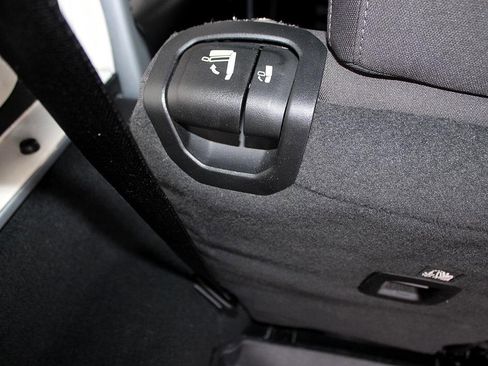 Used 2022 Jeep Wrangler Unlimited Rubicon w/ Cold Weather Group image 41