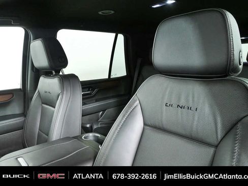 Used 2025 GMC Yukon Denali AWD/4WD image 5