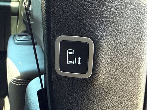 New 2025 Chrysler Voyager LX image 19