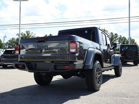 Used 2025 Jeep Gladiator Sport AWD/4WD image 6