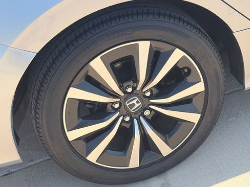 Used 2022 Honda Civic EX image 11