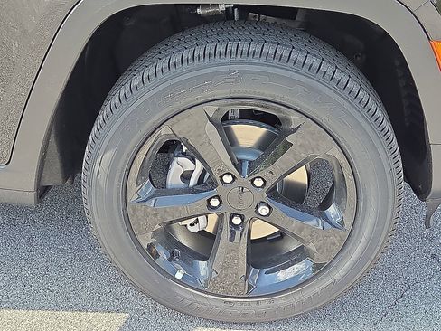 New 2025 Jeep Grand Cherokee Altitude AWD/4WD image 7